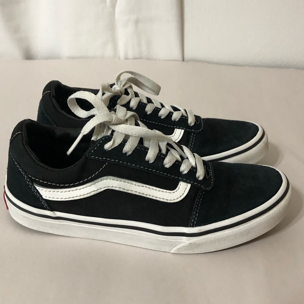 Vans Classic White Black Sneakers Size 4 Youth